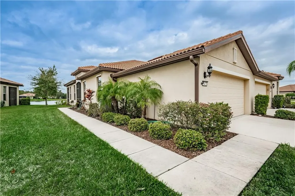 5422 Sunset Falls Drive Apollo Beach FL 33572