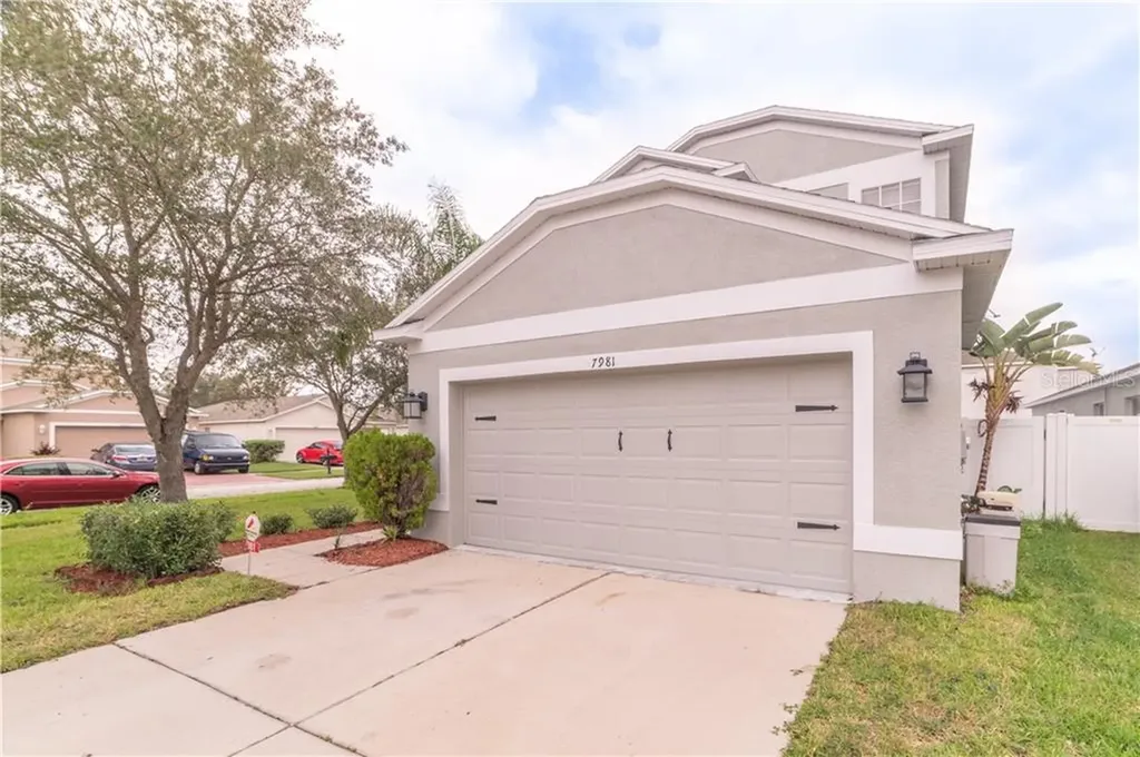 7981 Carriage Pointe Drive Gibsonton FL 33534