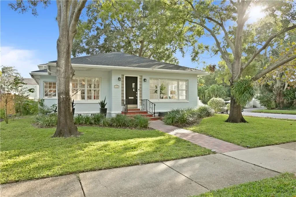 1146 15th Avenue N St Petersburg FL 33704