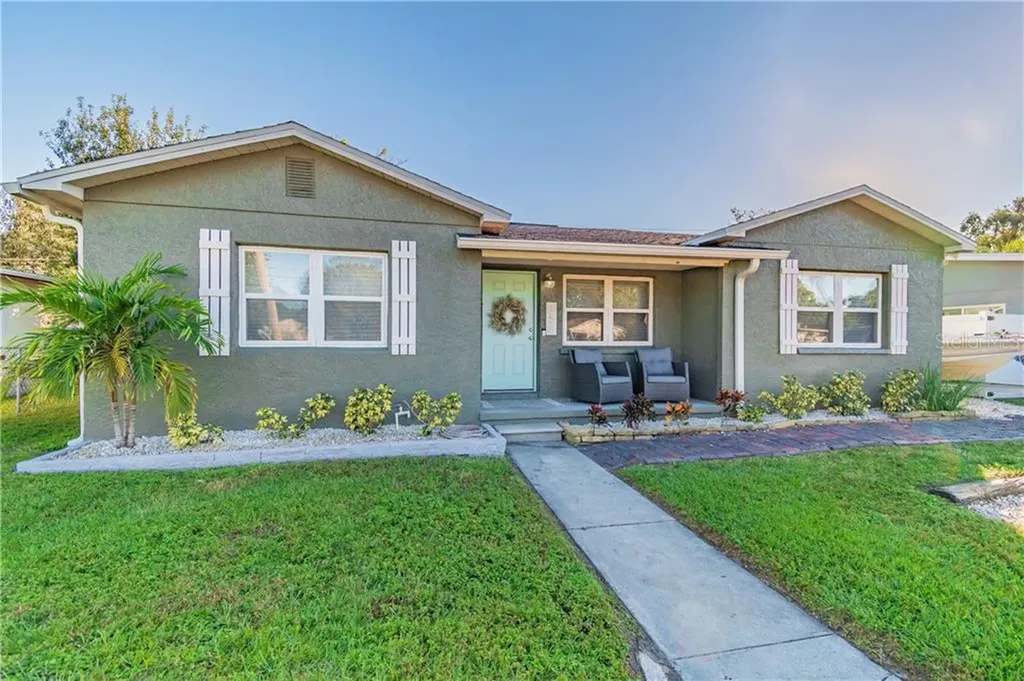 156 83rd Avenue N St Petersburg FL 33702