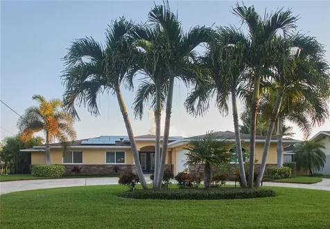1141 42nd Avenue NE St Petersburg FL 33703