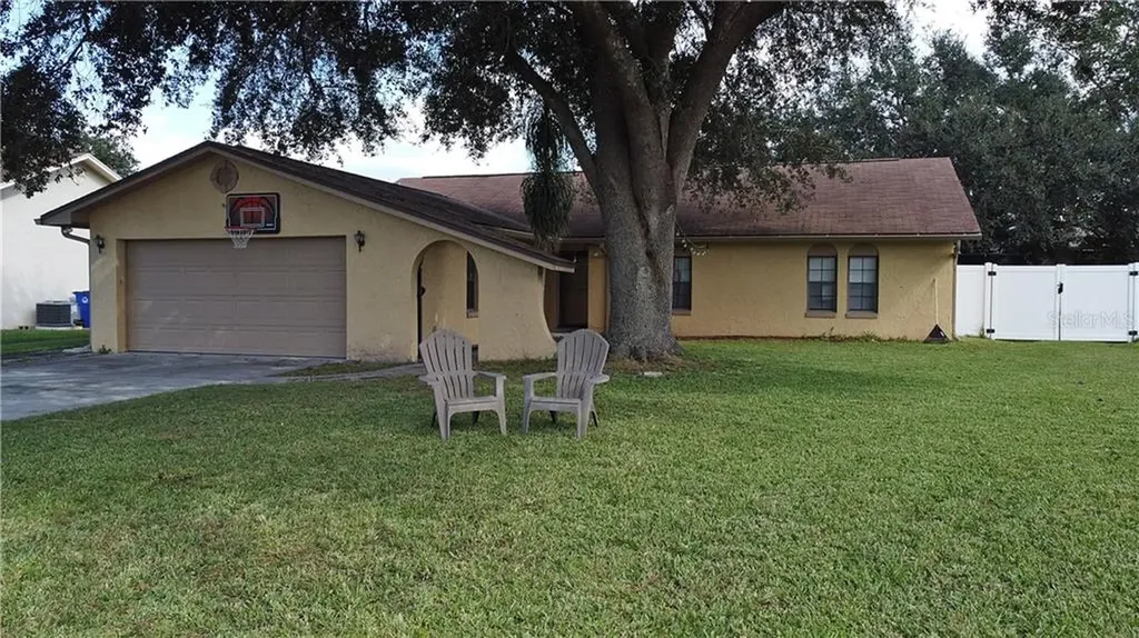 2112 Oakview Circle Saint Cloud FL 34769