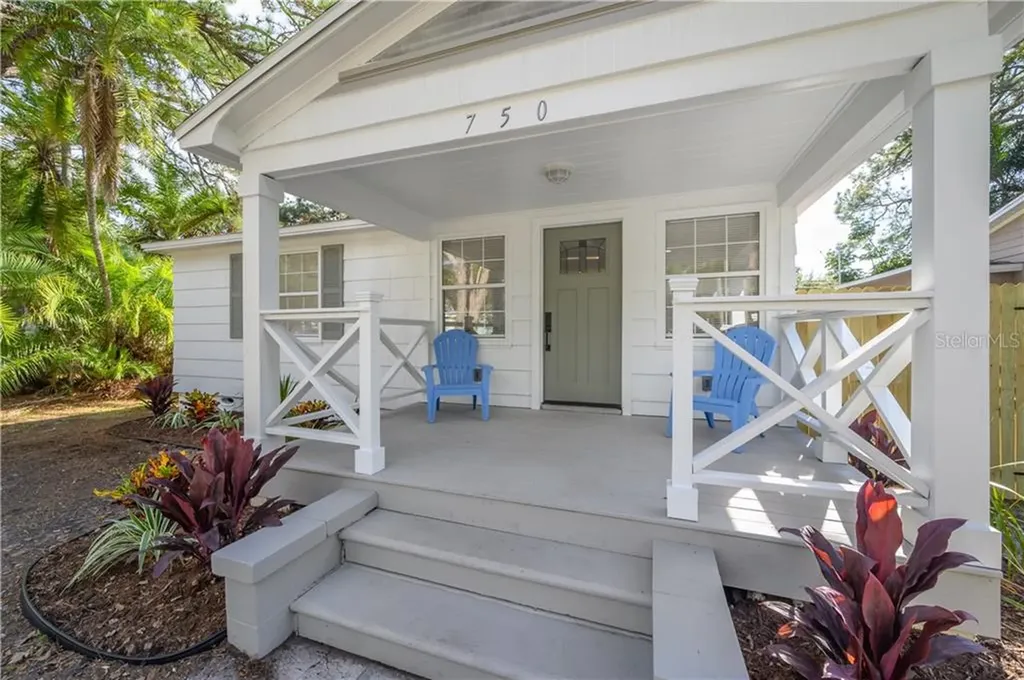 750 49th Avenue N St Petersburg FL 33703