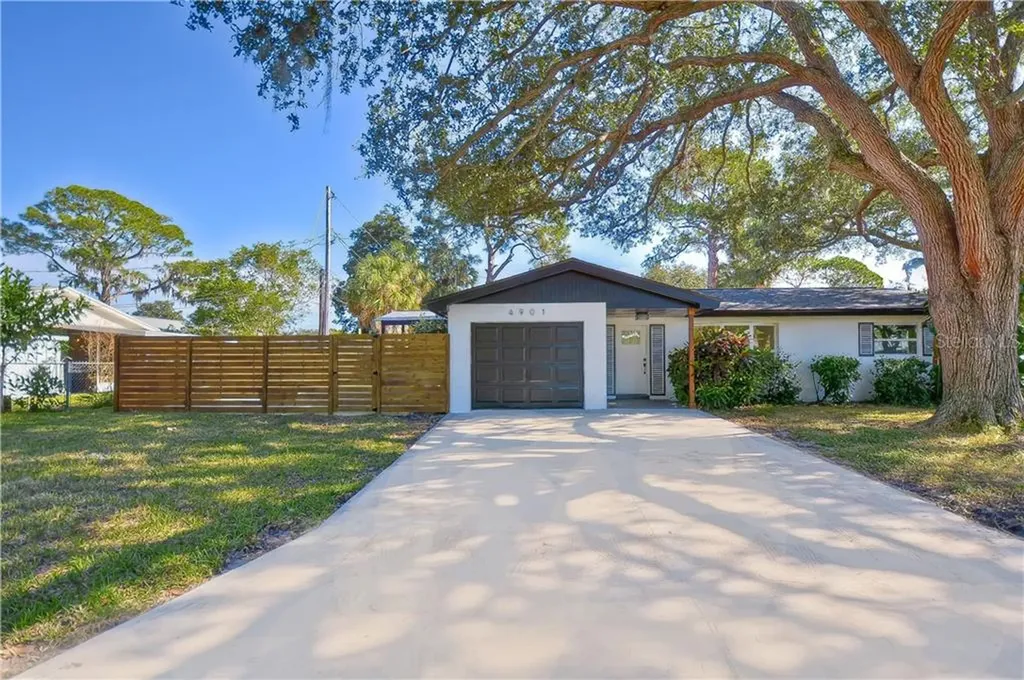 4901 Huntington Street NE St Petersburg FL 33703