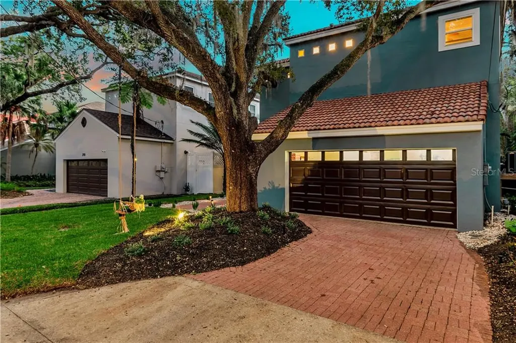 2707 W Bay Avenue Tampa FL 33611
