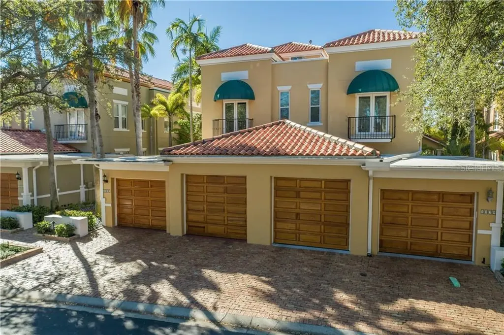 1131 Abbeys Way Tampa FL 33602