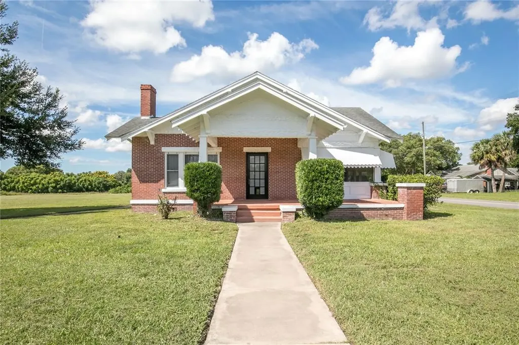 393 N Kentucky Avenue Umatilla FL 32784