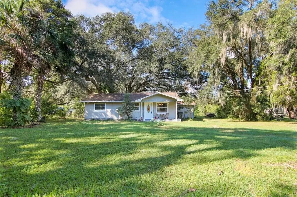 2626 De Montmollin Road Plant City FL 33565