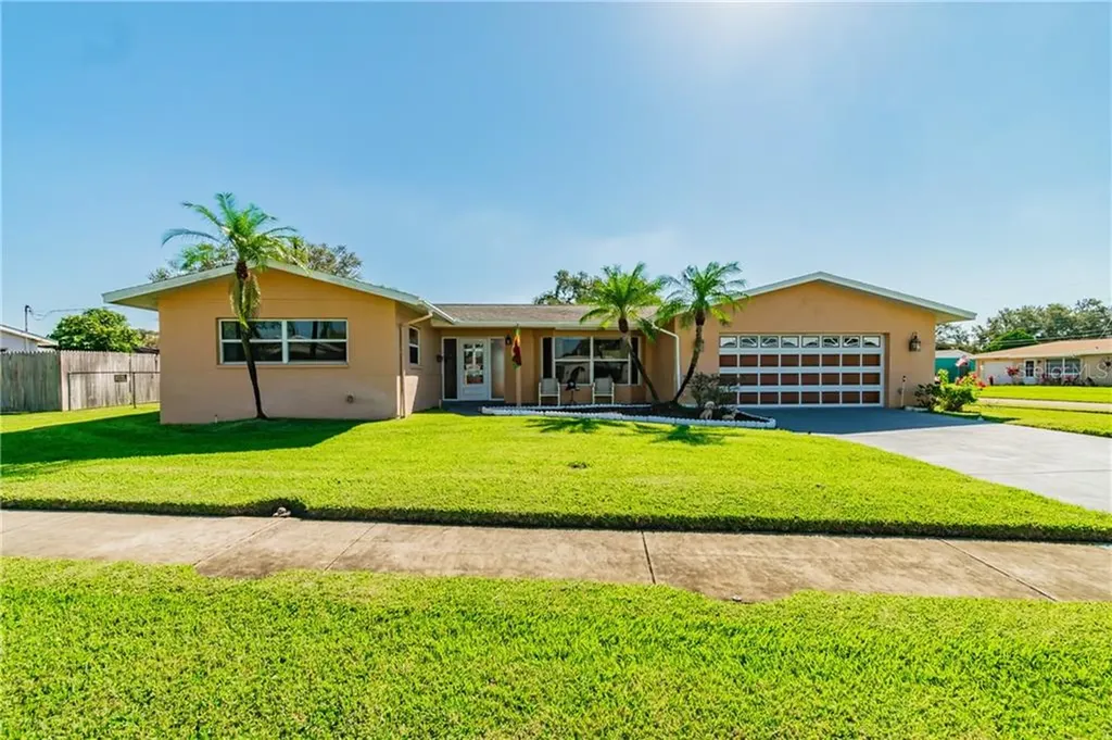 5976 33rd Avenue N St Petersburg FL 33710
