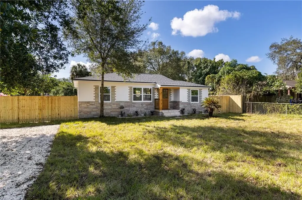 702 W Juneau Street Tampa FL 33604