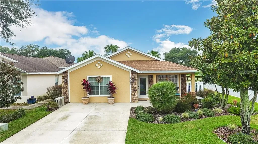 12300 NE 50th Court Oxford FL 34484