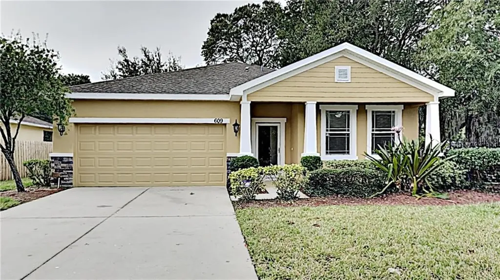 609 Center Avenue Brandon FL 33511