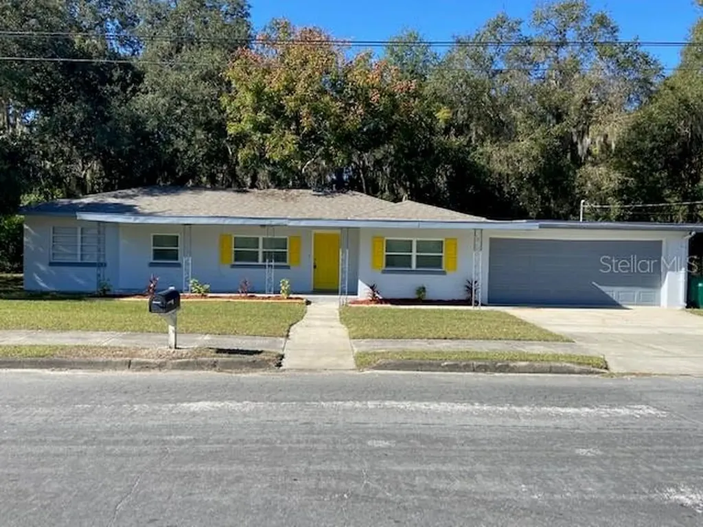 1505 N Highland Street Mount Dora FL 32757