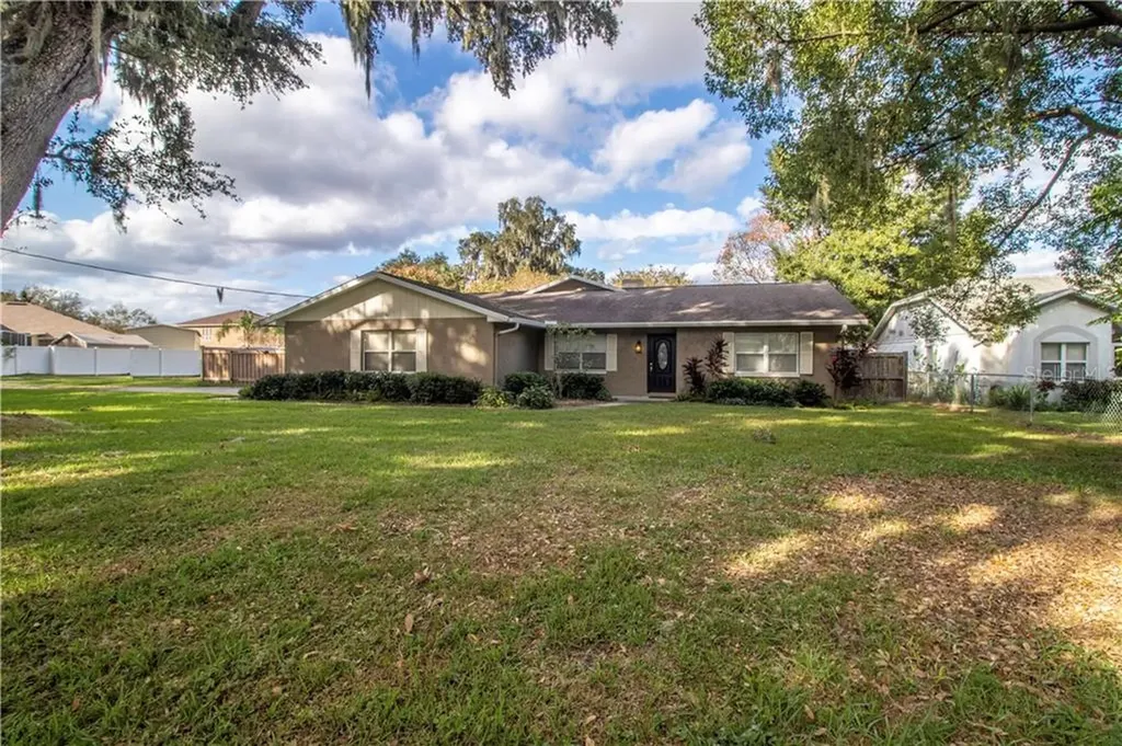 1802 Pine Street Valrico FL 33594