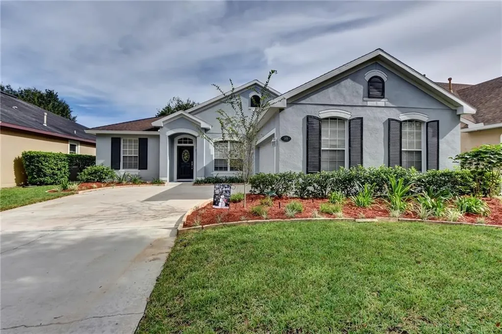 305 Ravenshill Way Deland FL 32724