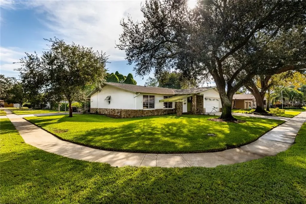 8141 17th Way N St Petersburg FL 33702