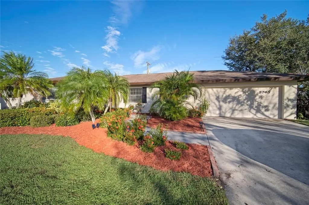 5745 Augusta Circle Sarasota FL 34238
