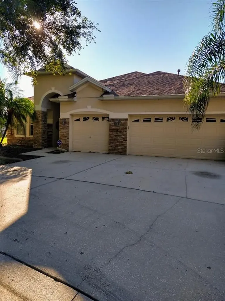 6011 Tealside Court Lithia FL 33547