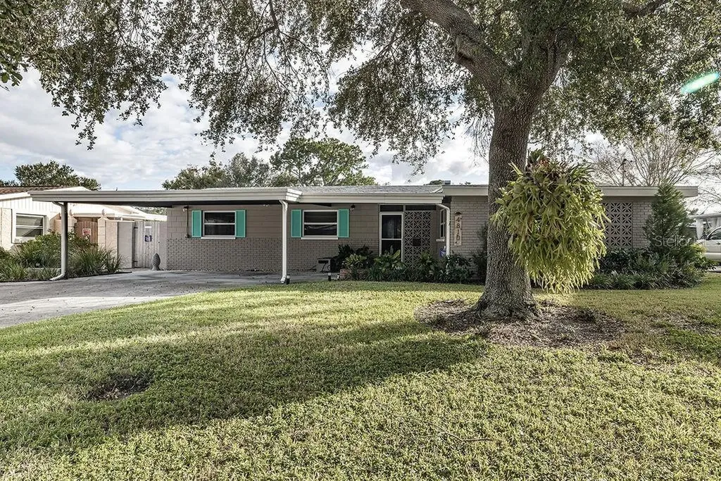 4810 W Bay Villa Avenue Tampa FL 33611