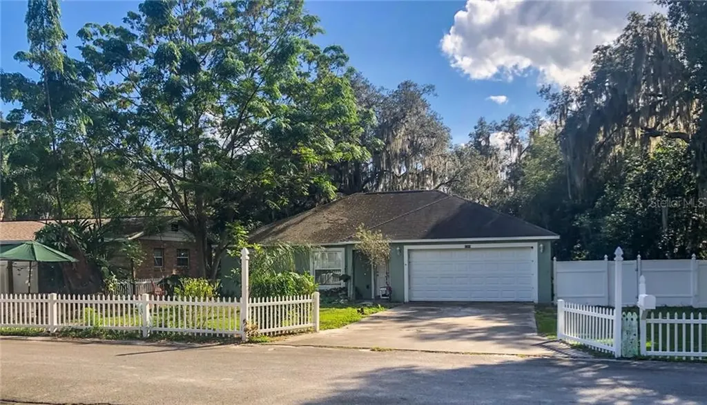 2309 Hutchinson Avenue Leesburg FL 34748