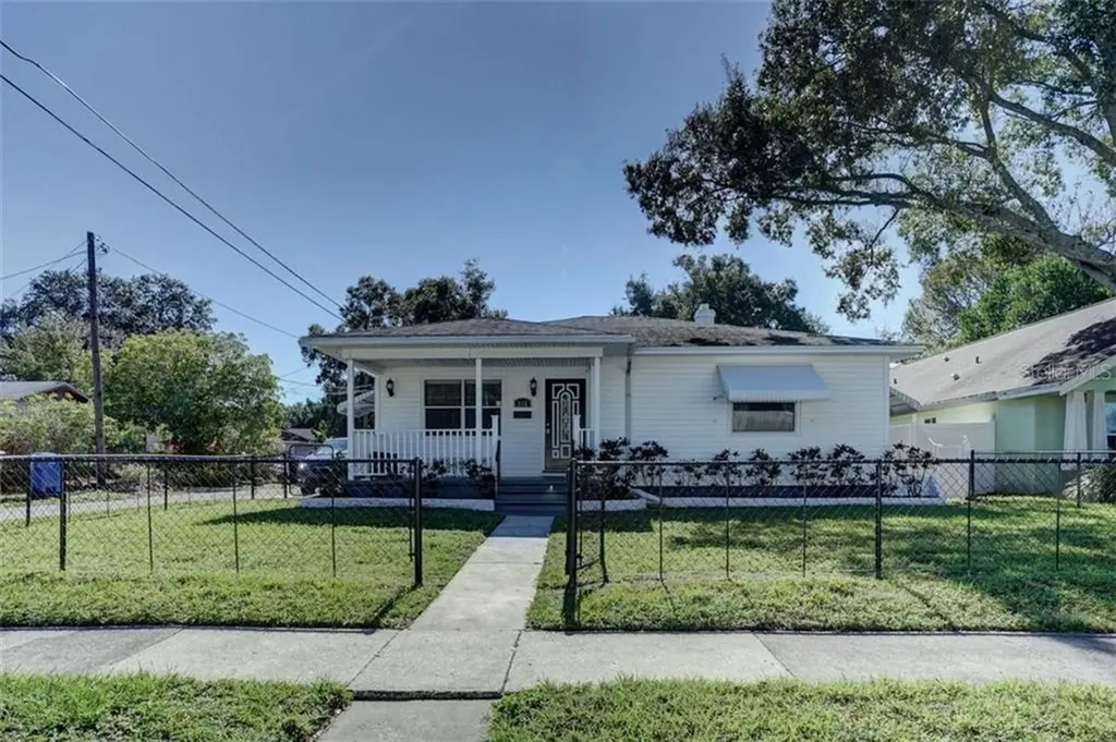 916 50th Avenue N St Petersburg FL 33703