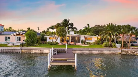 7028 S Shore Drive S South Pasadena FL 33707