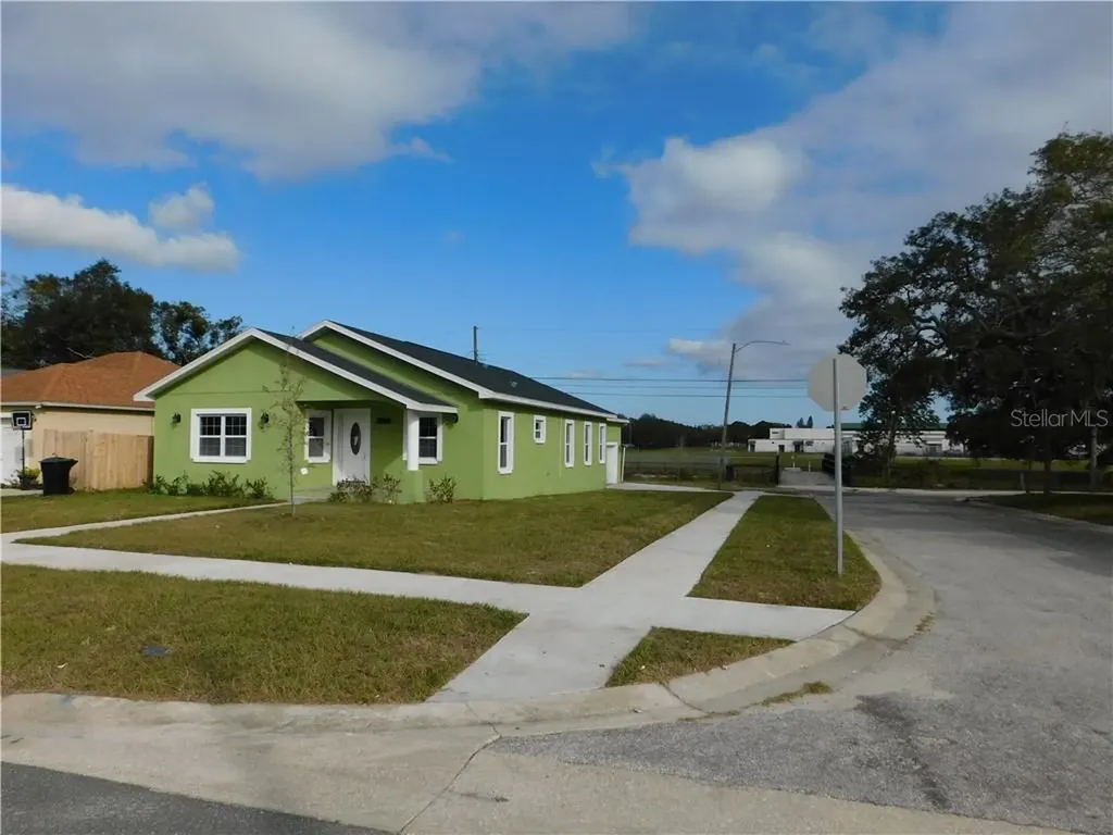1942 42nd Street S St Petersburg FL 33711