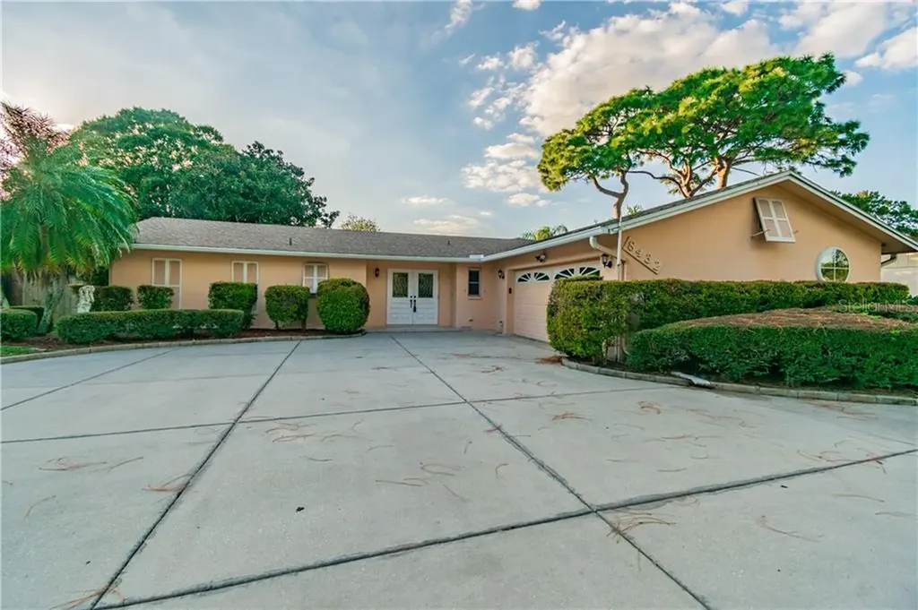 8432 Merrimoor Boulevard Seminole FL 33777