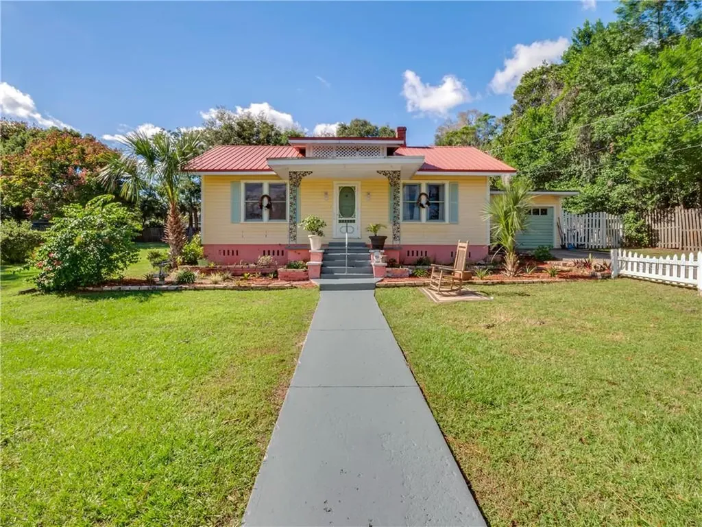 236 N Salisbury Avenue Deland FL 32720