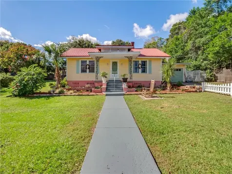 236 N Salisbury Avenue Deland FL 32720