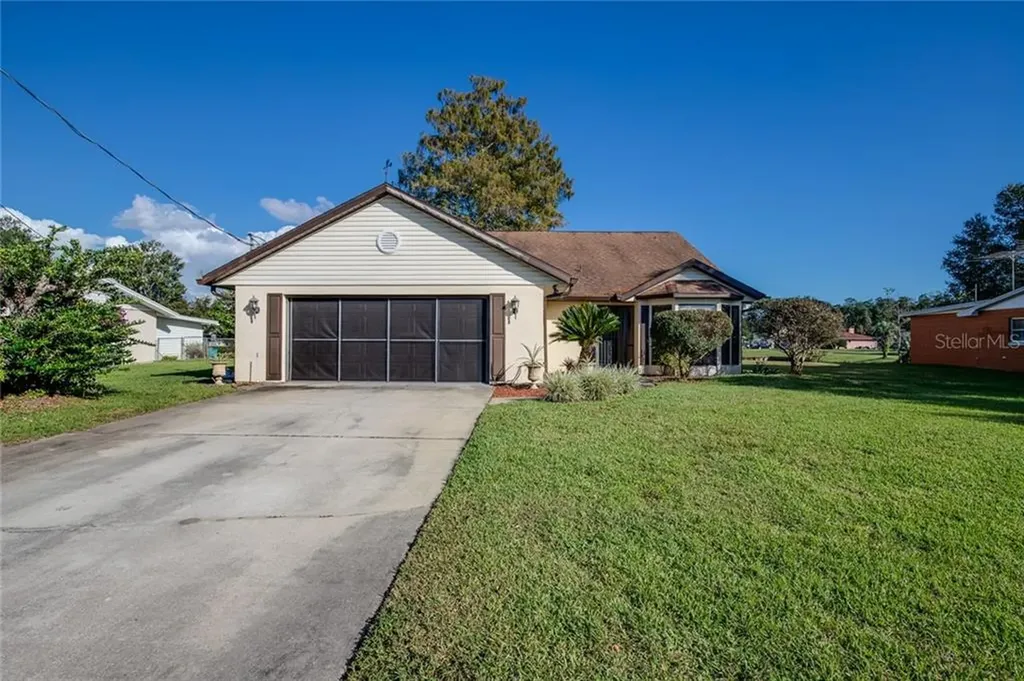 26620 Cayman Drive Tavares FL 32778