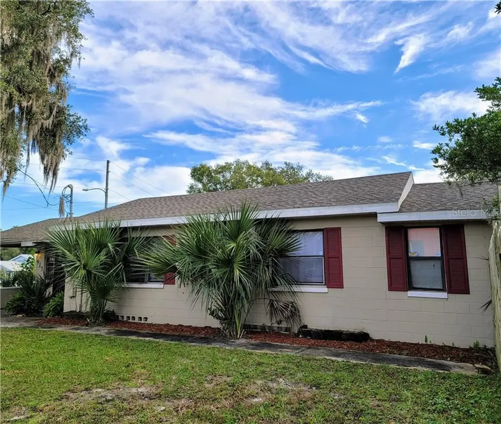 915 S Adelle Avenue Deland FL 32720