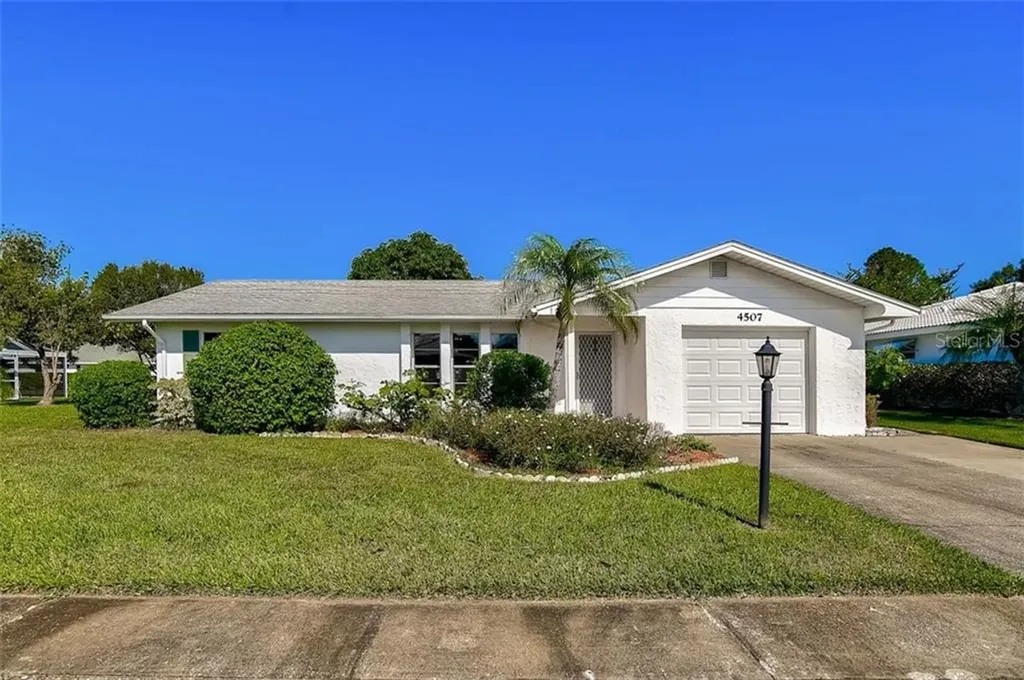 4507 Lakewood Avenue Bradenton FL 34208