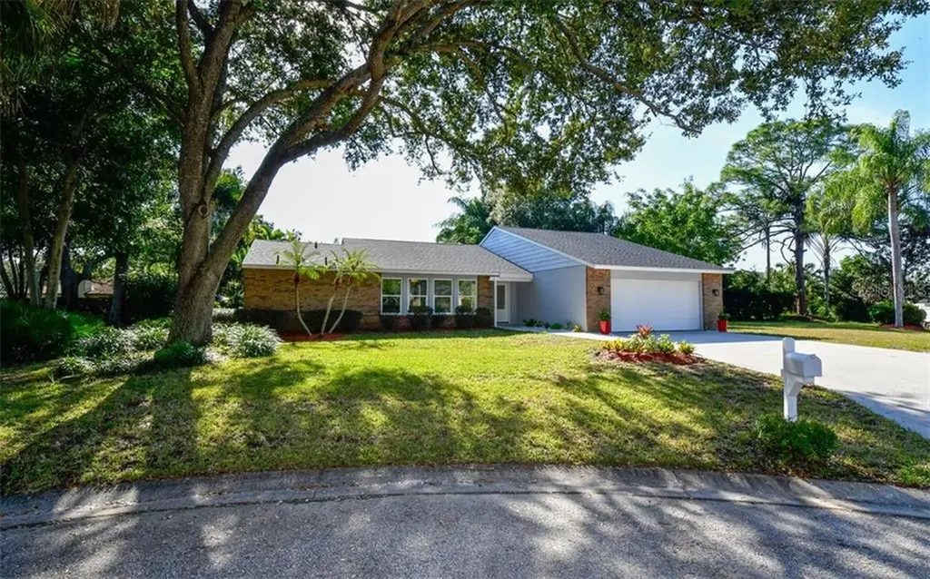 5665 Creekwood Circle Sarasota FL 34233