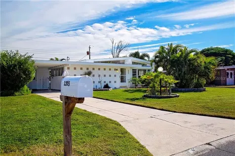1205 Princeton Avenue Bradenton FL 34207