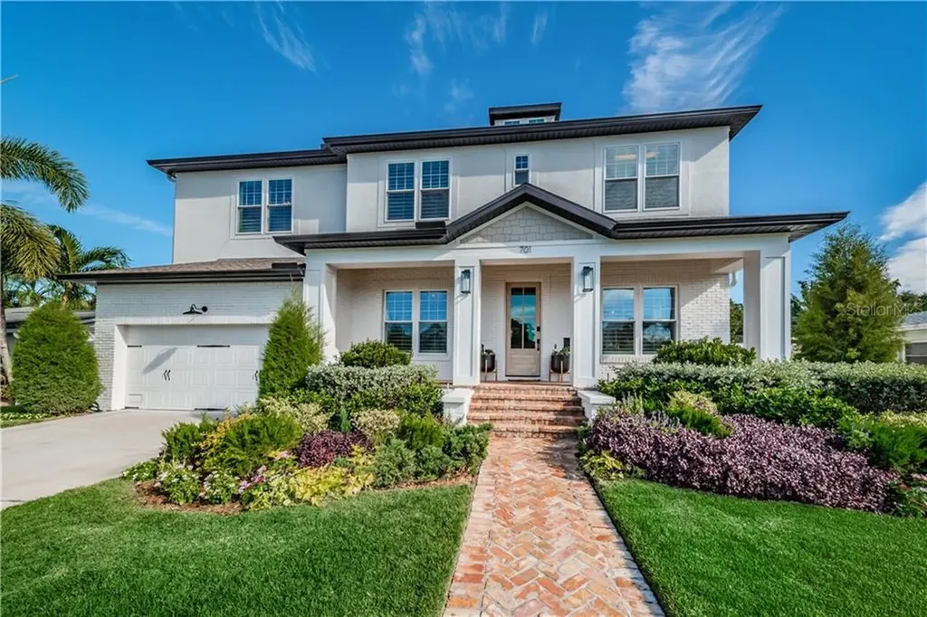 701 Alda Way NE St Petersburg FL 33704