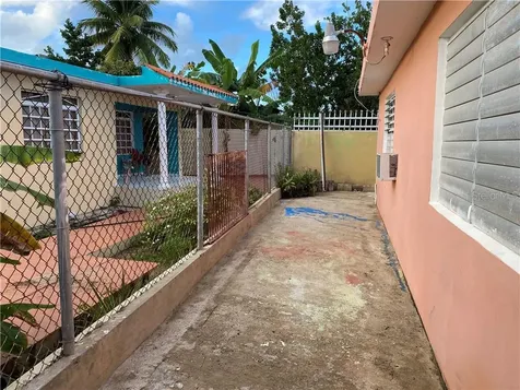 263 Jerusalen/nazaret Street Loiza PR 00772