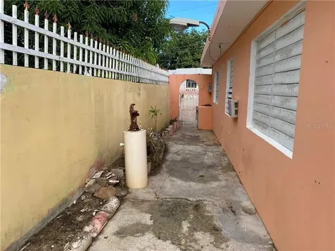 263 Jerusalen/nazaret Street Loiza PR 00772