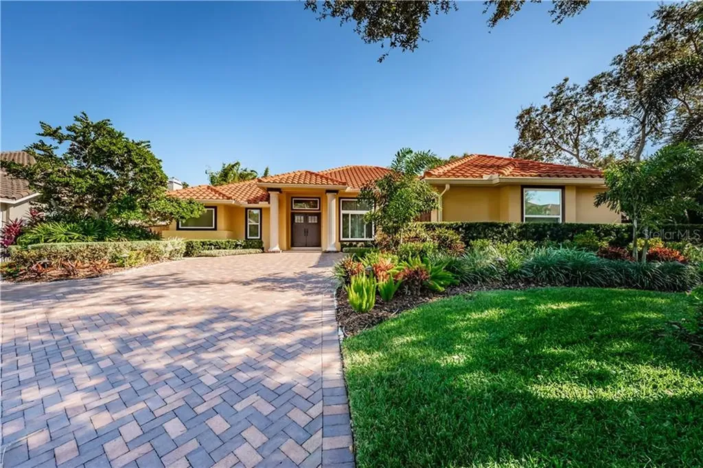4631 Laurel Oak Lane NE St Petersburg FL 33703