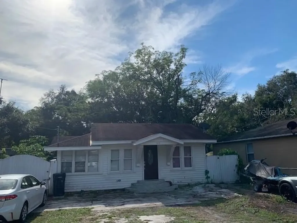 1418 W Arctic Street Tampa FL 33604