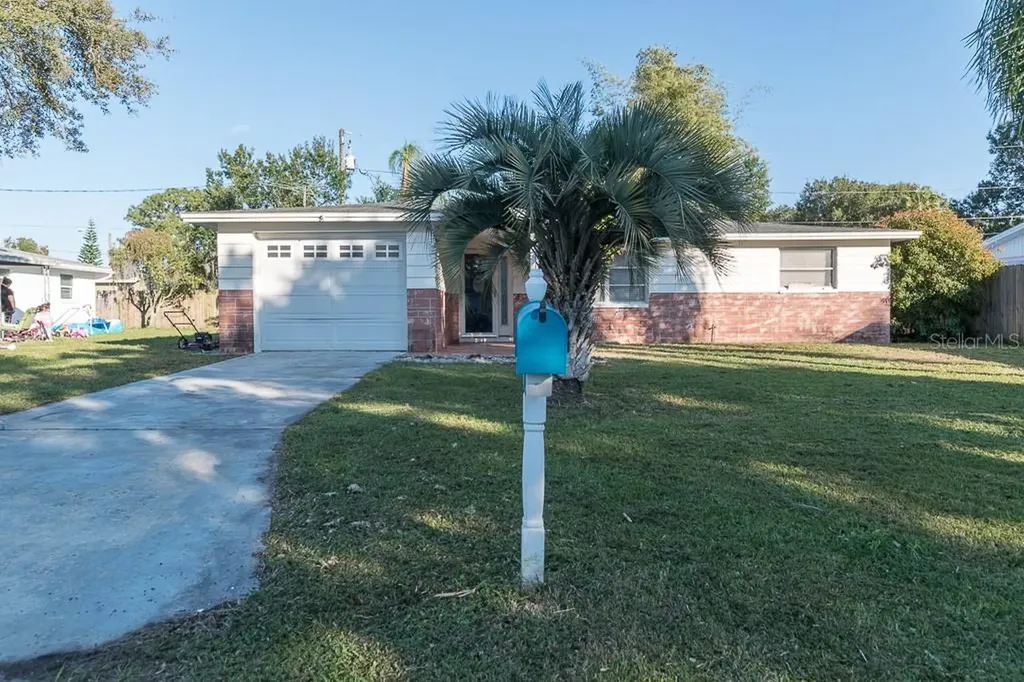 1702 Aqua Lane Holiday FL 34691