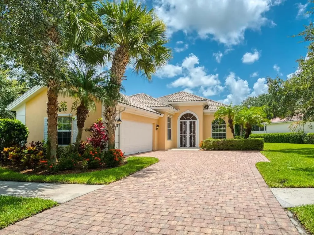 5749 Ferrara Drive Sarasota FL 34238