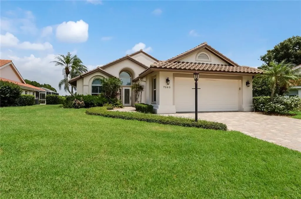 7565 Fairlinks Court Sarasota FL 34243