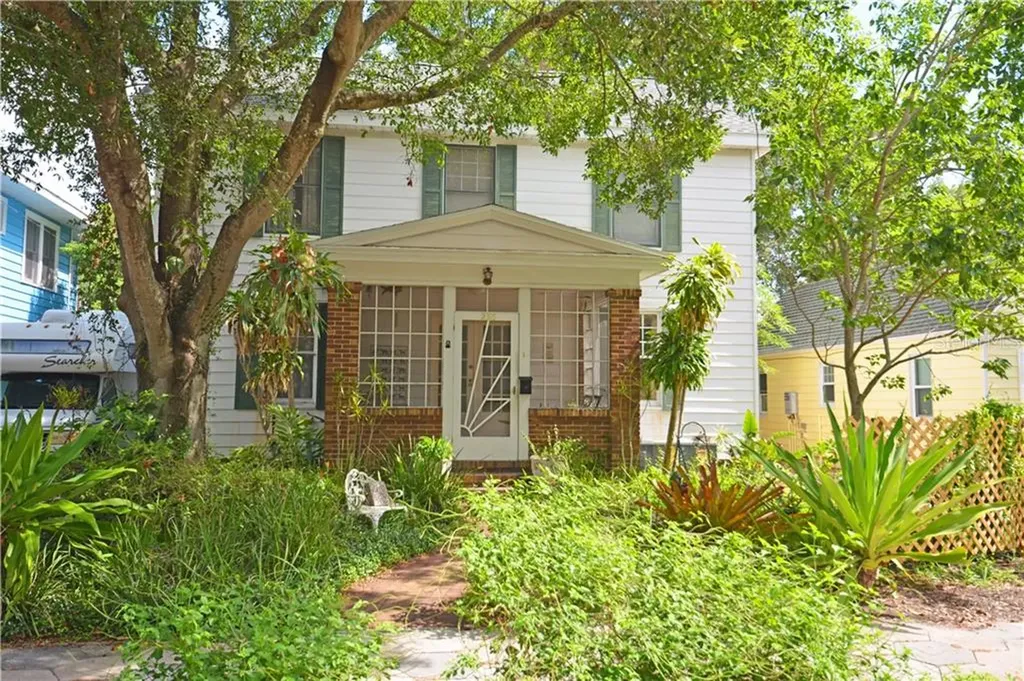 235 21st Avenue N St Petersburg FL 33704