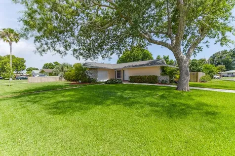 1494 63rd Avenue S St Petersburg FL 33705