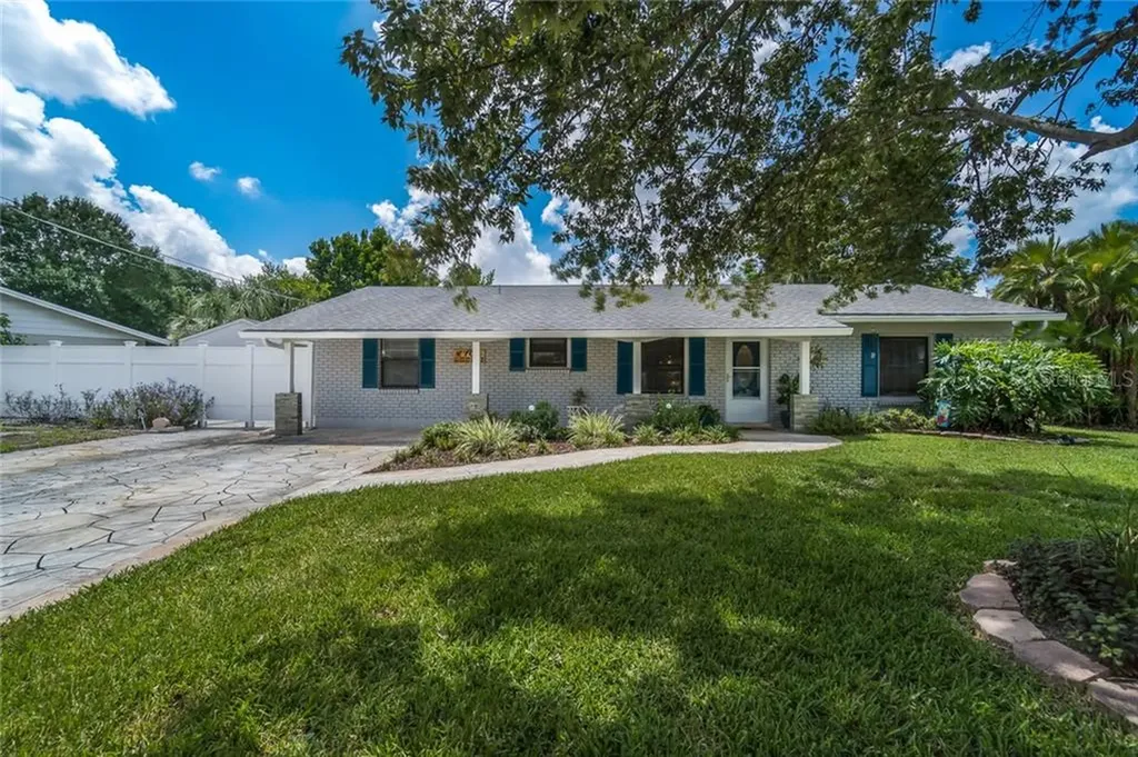 8704 Tahiti Lane Tampa FL 33615
