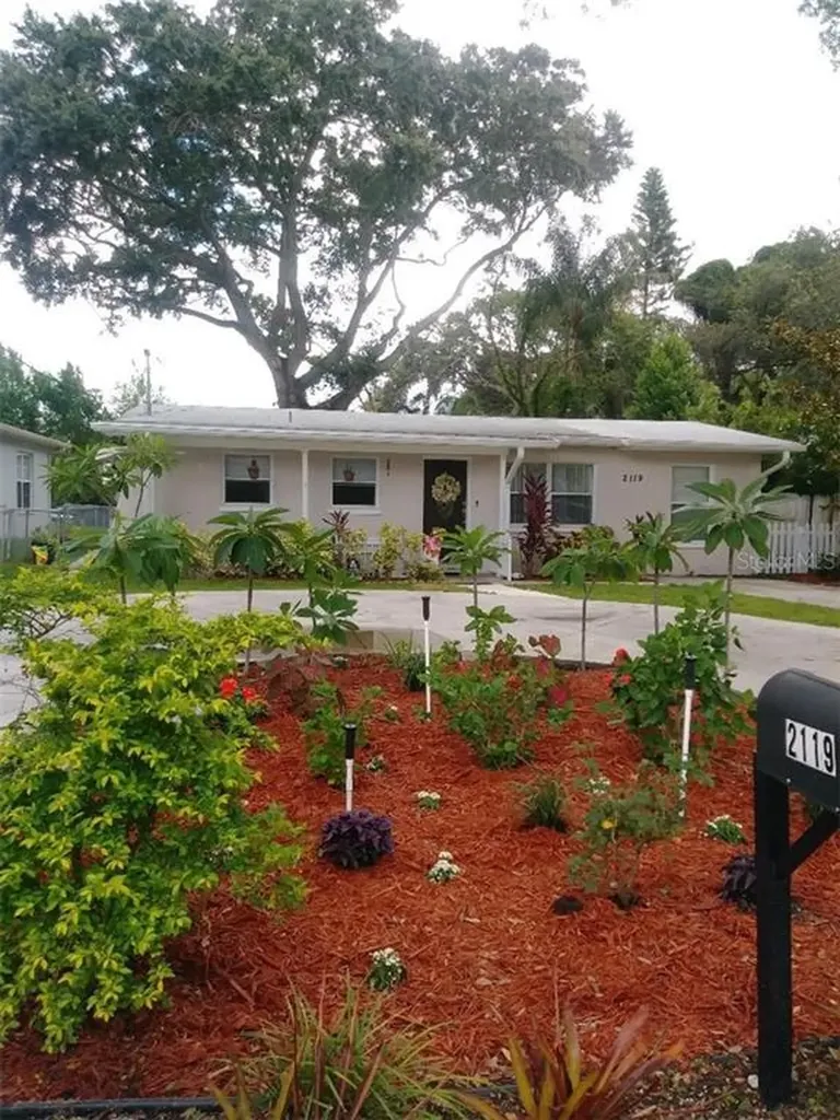 2119 W Henry Avenue Tampa FL 33603