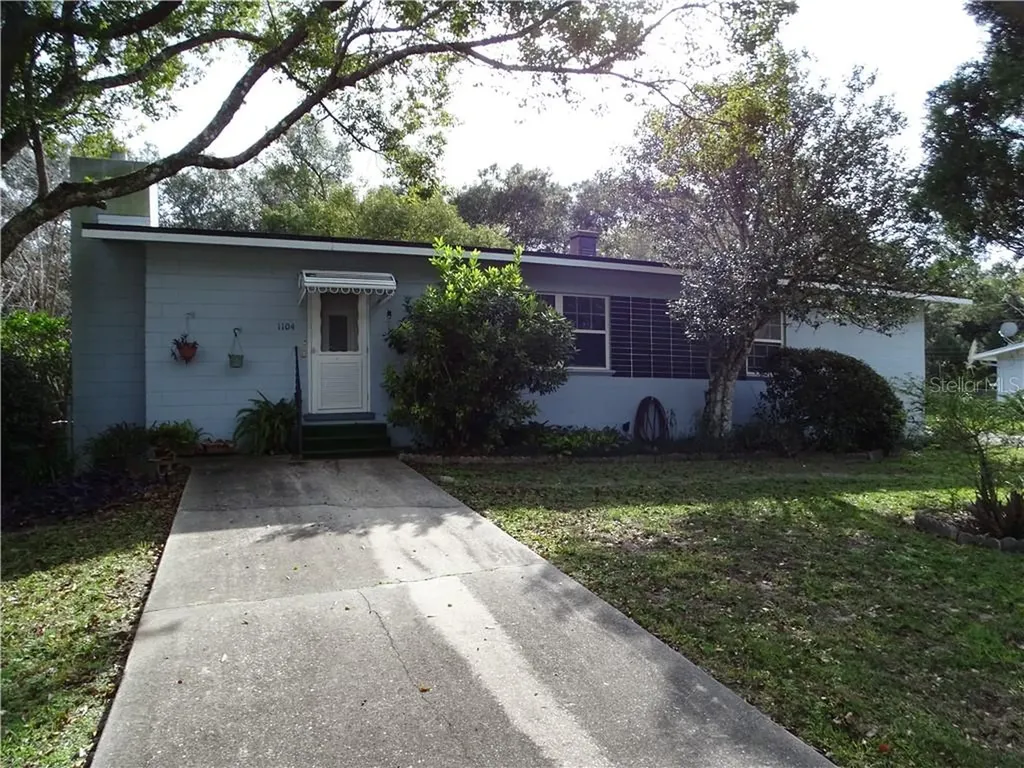 1104 W Beresford Avenue Deland FL 32720