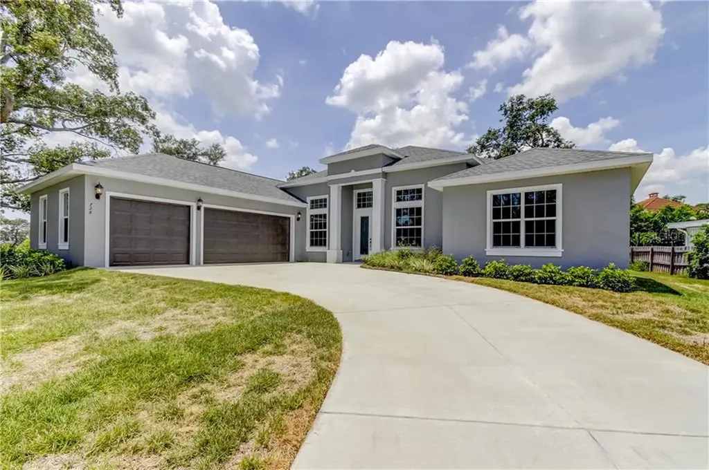 728 Country Club Road N St Petersburg FL 33710