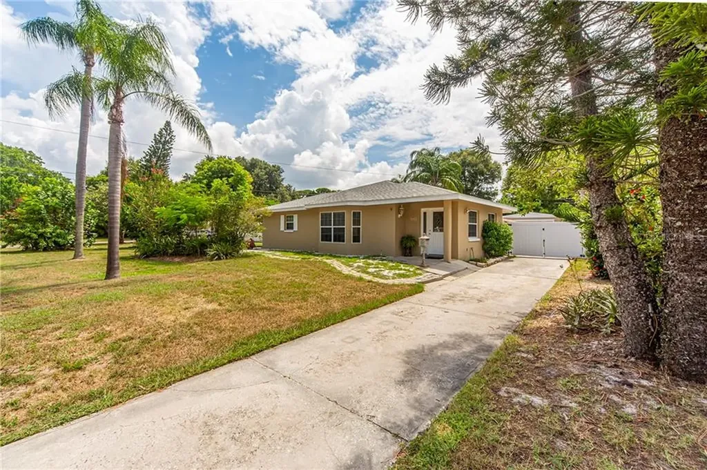 1533 Suffolk Street N St Petersburg FL 33710